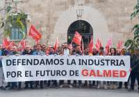La plantilla de Thyssenkrupp Galmed se concentra frente al Palau de la Generalitat para exigir medidas que garanticen el futuro de la planta