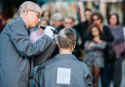 Las artistas saguntinas se raparon el pelo en un acto reivindicativo realizado en Sagunto